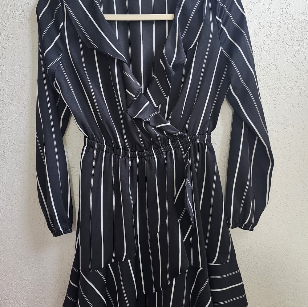 Express strips long sleeve midi dress